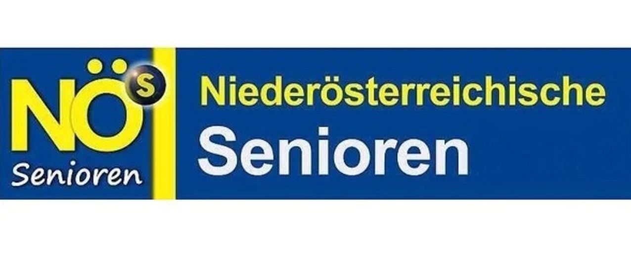 Blaues und gelbes Banner mit weißem Text. Es steht 'S Niederosterreich Senioren'. Der Buchstabe 'S' befindet sich in einem gelben Kreis auf der linken Seite.