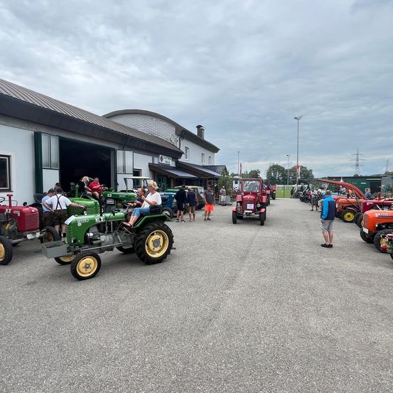 Bild enthält, Car, Car Show, Vehicle, Hot Rod, Person, Wheel, Handbag, Shoe, Model T, People