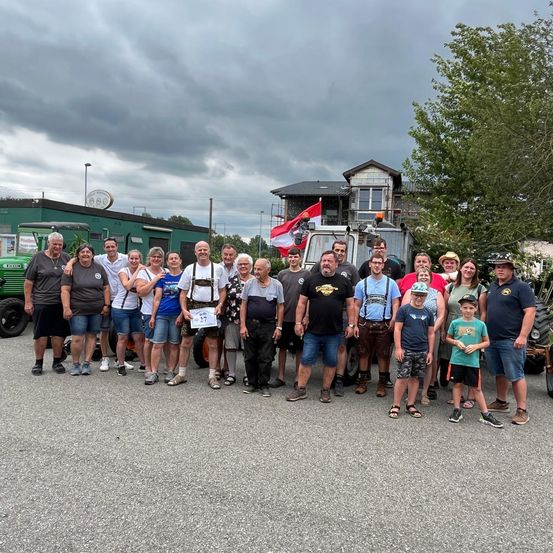 Bild enthält, People, Person, Adult, Male, Man, Boy, Child, Shoe, Shorts, Portrait