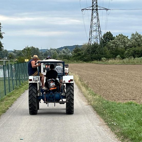 Bild enthält, Fun, Vacation, Person, Road Trip, Adult, Male, Man, Outdoors, Wheel, Nature