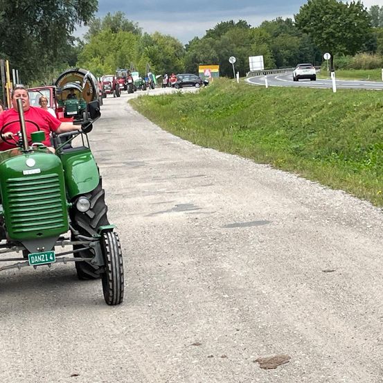 Bild enthält, Fun, Vacation, Person, Road Trip, Adult, Female, Woman, Male, Man, Outdoors