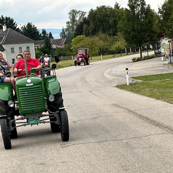 Bild enthält, Fun, Vacation, Adult, Male, Man, Person, Female, Woman, Road Trip, Outdoors