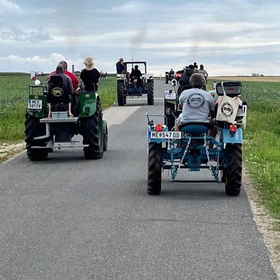 Bild enthält, Fun, Vacation, Person, Road Trip, Outdoors, Nature, Machine, Wheel, Motorcycle, Vehicle