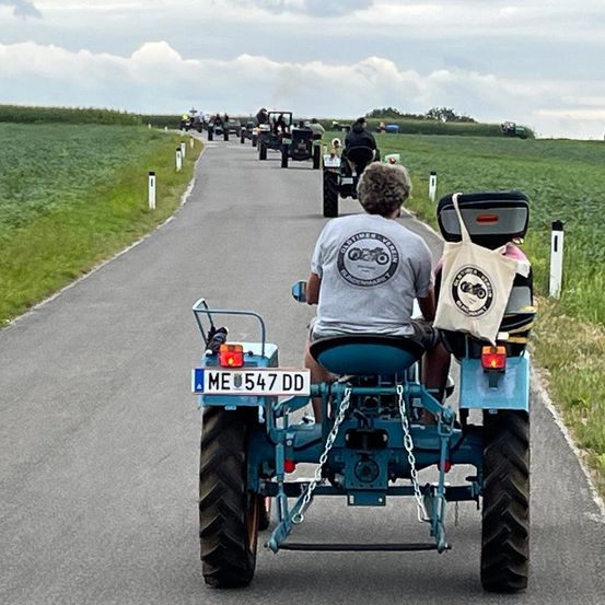 Bild enthält, Fun, Vacation, Person, Road Trip, Adult, Male, Man, Outdoors, Wheel, Road
