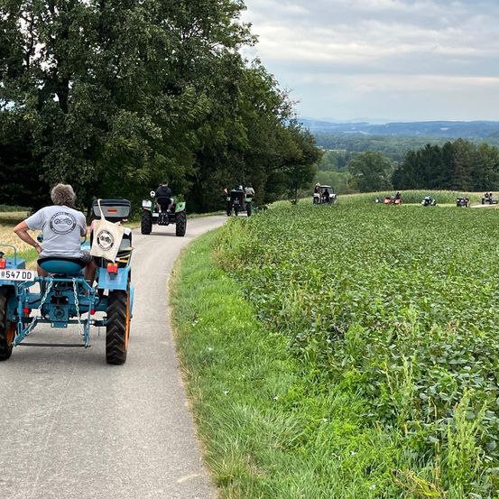 Bild enthält, Fun, Vacation, Outdoors, Person, Nature, Helmet, Machine, Wheel, Road Trip, Motorcycle