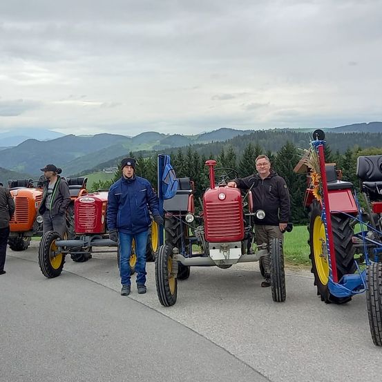 Bild enthält, Shoe, Glove, Person, Hat, E-scooter, Vacation, Outdoors, Road Trip, Nature, Walking