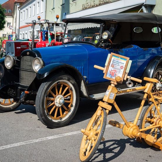 Bild enthält, Wheel, Antique Car, Car, Vehicle, Model T, Spoke, Hot Rod, Tire, Person