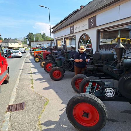 Bild enthält, Tire, Machine, Wheel, Person, Outdoors, Car, Transportation, Vehicle, Tractor