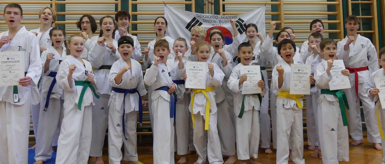 Bild enthält, Karate, Martial Arts, Person, Boy, Child, Male, People, Adult, Man, Glasses