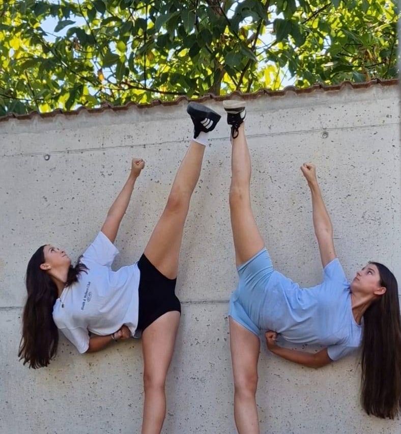 Li Vivien und Re Nadiia mit einem Yop-Chagi (SideKick)