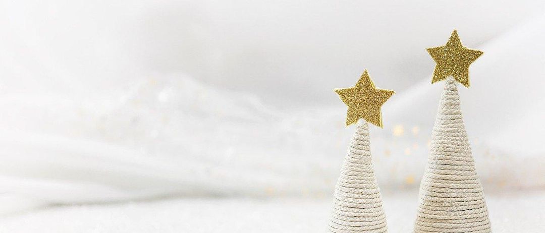 Bild enthält, Star Symbol, Symbol, Christmas, Christmas Decorations, Festival, Clothing, Hosiery, Sock