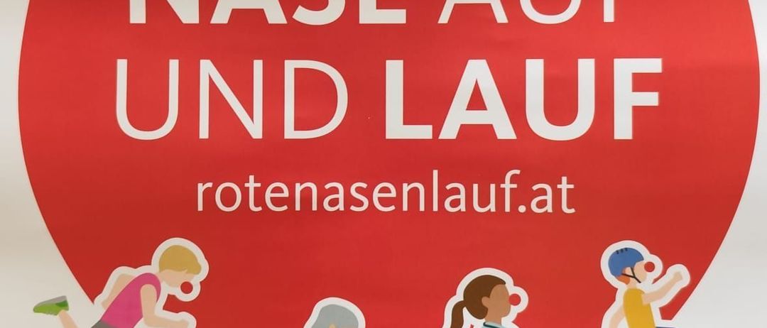 Ein Plakat zeigt verschiedene Menschen und Hunde in Bewegung. Es steht 'Nase auf und Lauf' und hat eine Website-Adresse. Es gibt einen Aufruf zum 'Anmelden!' in einem blauen Kreis.