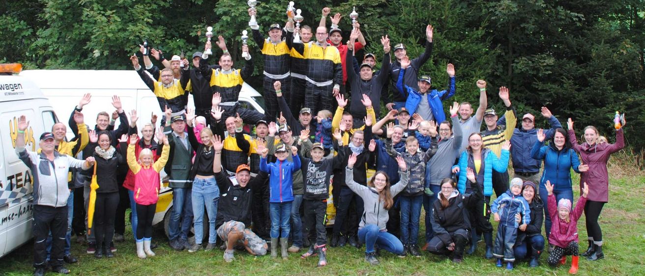 Bild enthält, People, Pants, Grass, Park, Vegetation, Photography, Portrait, Tree, Woodland, Jeans