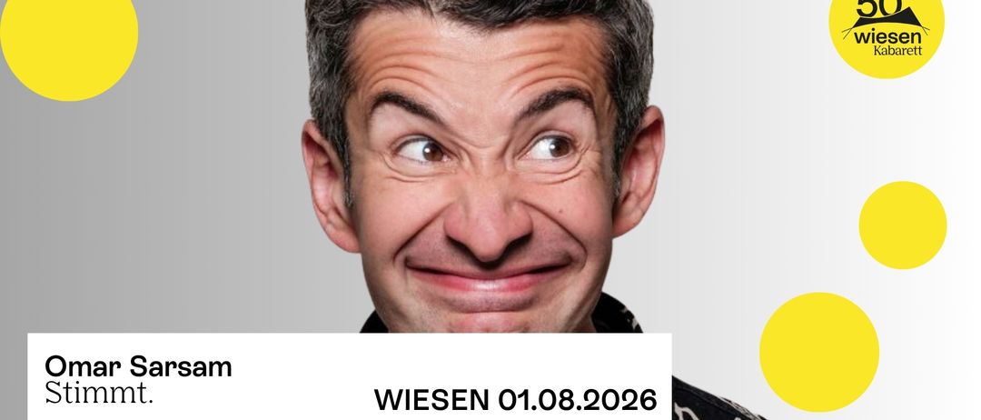 Ein Mann mit grauen Haaren, der ein schwarz-weißes Hemd trägt, lächelt. Das Bild hat einen weißen Rand und das Datum 01.08.2026 ist unter dem Mann geschrieben.