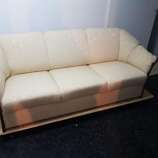 Bild enthält, Couch, Furniture, Chaise, Cushion, Home Decor, Pillow