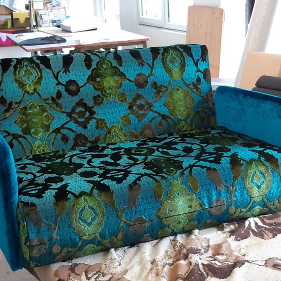 Bild enthält, Couch, Furniture, Cushion, Home Decor