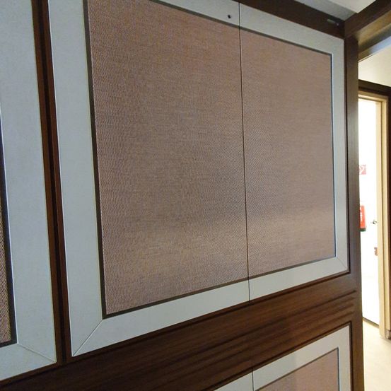 Bild enthält, Indoors, Interior Design, Closet, Cupboard, Furniture, Cabinet