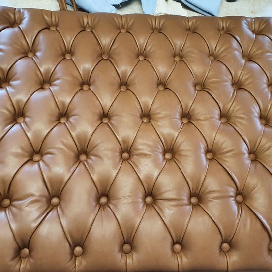 Bild enthält, Furniture, Couch, Cushion, Home Decor