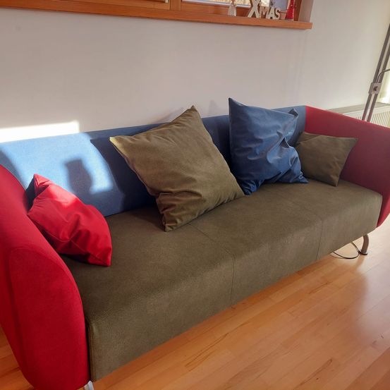 Bild enthält, Couch, Furniture, Cushion, Home Decor, Pillow, Chaise