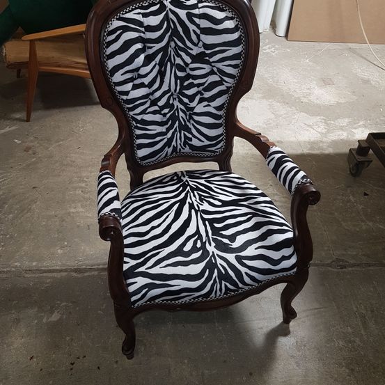 Bild enthält, Furniture, Chair, Armchair