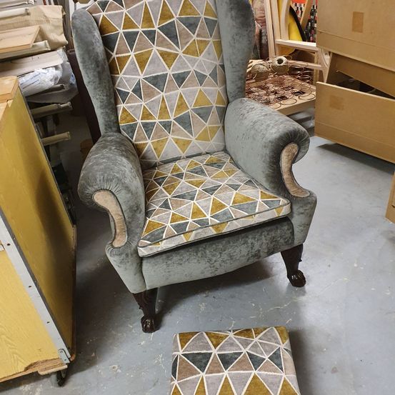 Bild enthält, Furniture, Chair, Armchair, Accessories, Wallet