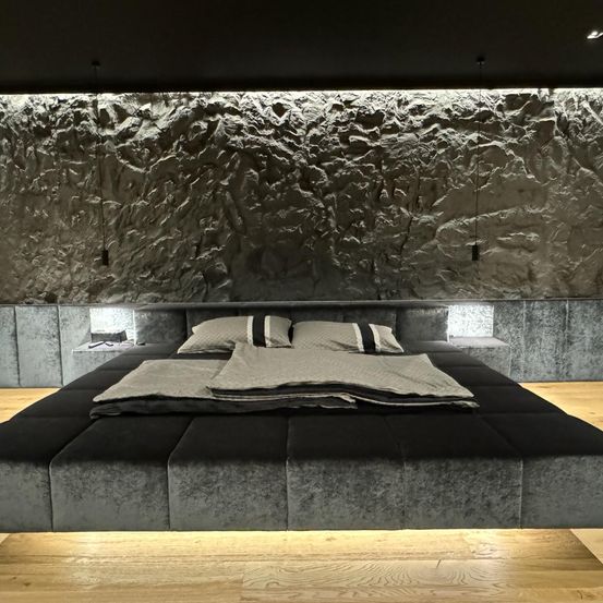 Bild enthält, Indoors, Interior Design, Furniture, Bed, Bedroom, Room