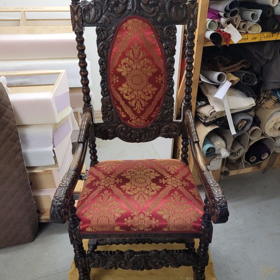 Bild enthält, Furniture, Chair, Armchair, Machine, Wheel