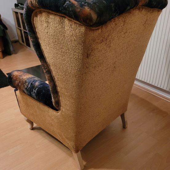 Bild enthält, Furniture, Chair, Armchair, Smoke Pipe, Recliner