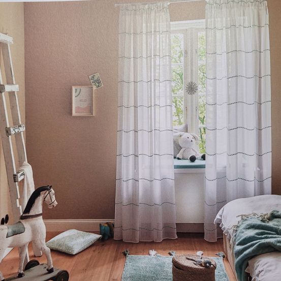 Bild enthält, Indoors, Interior Design, Bed, Furniture, Home Decor, Animal, Horse, Mammal, Bedroom, Room