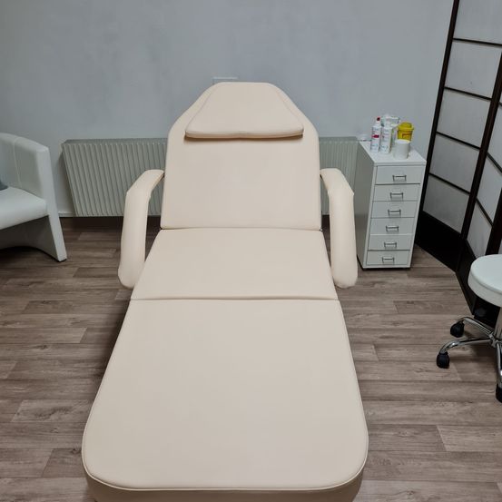 Bild enthält, Furniture, Chaise, Spa, Chair