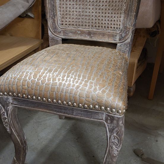 Bild enthält, Furniture, Chair, Armchair