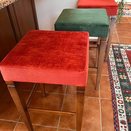 Bild enthält, Furniture, Hardwood, Stained Wood, Wood, Table, Tabletop