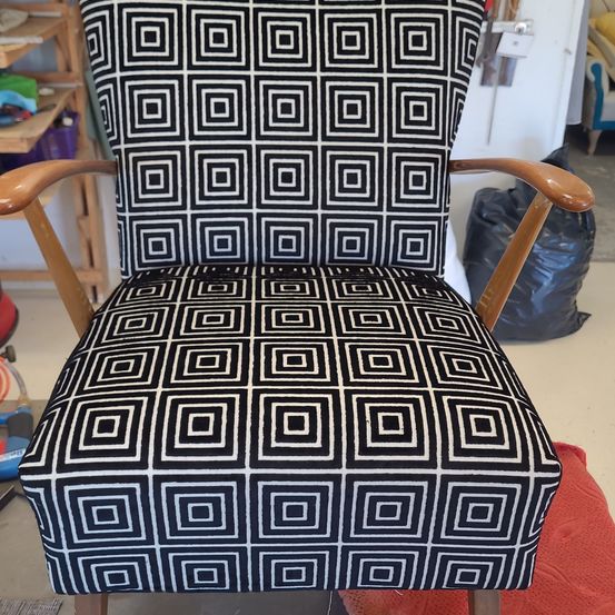 Bild enthält, Furniture, Chair, Cushion, Home Decor, Armchair