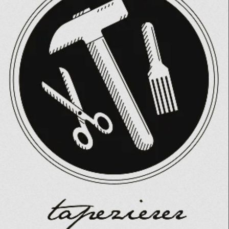 Ein kreisförmiges Logo in Schwarz-Weiß mit einem Hammer, einer Schere und einem Gabel, darunter steht der deutsche Text 'tapezierer Meisterbetrieb'.