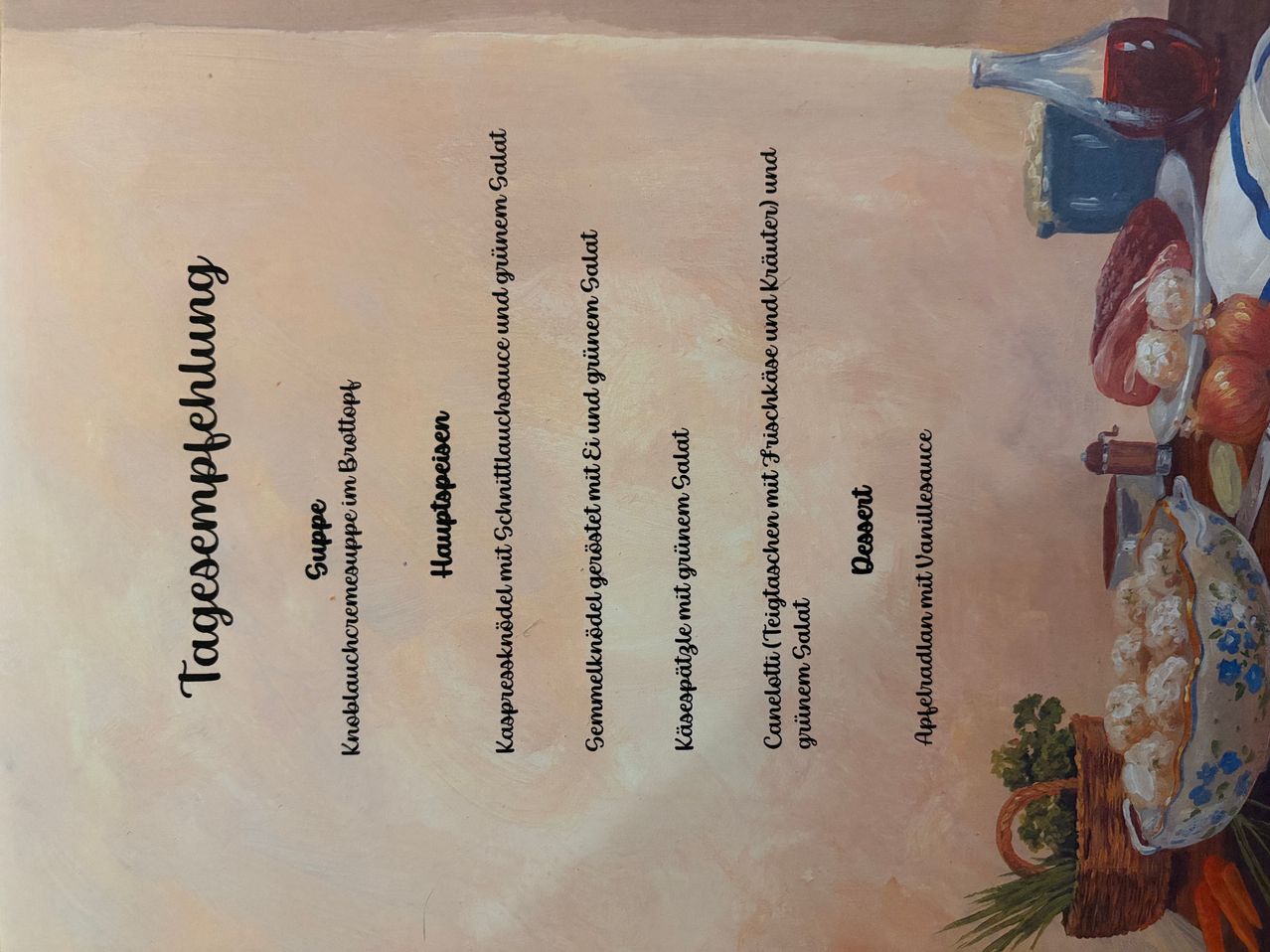 Ein Menü mit mehreren Gerichten in deutscher Sprache. Beinhaltet eine Suppe, ein Hauptgericht und ein Dessert. Die Suppe ist Brühe mit Kniegelenken. Das Hauptgericht ist ein Salat mit rohem Gemüse. Das Dessert ist Vanilleeis.