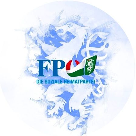 Ein kreisförmiges Emblem mit den Initialen FP in fetten, roten Buchstaben. Der Hintergrund ist blau und weiß mit einem Design, das einem Löwen und einer Flagge ähnelt. Unter dem Emblem steht der Text 'Die Soziale Heimatpartei' in weiß.
