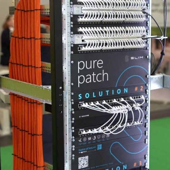 Bild enthält, Electronics, Hardware, Computer, Server, Computer Hardware, Person, Face, Head