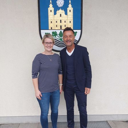 Bild enthält, Pants, Blazer, Coat, Jacket, Jeans, Person, Portrait, Adult, Male, Man