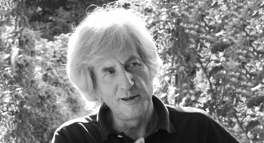 Bild enthält, Face, Head, Person, Photography, Portrait, Smile, Adult, Male, Man, Vegetation