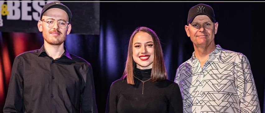 Bild enthält, Long Sleeve, Adult, Female, Person, Woman, Fashion, Male, Man, People, Baseball Cap