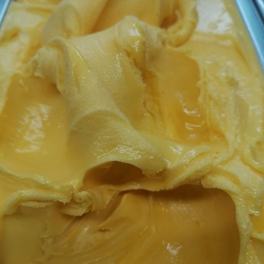 Bild enthält, Food, Flower, Plant, Rose, Cream, Dessert, Frozen Yogurt, Ice Cream, Butter