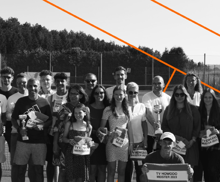 Bild enthält, Shorts, People, Person, T-Shirt, Baseball Cap, Cap, Hat, Walking, Shoe, Sneaker