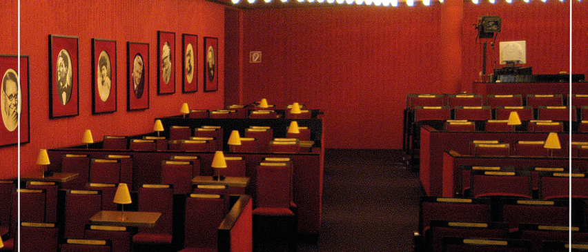 Bild enthält, Cinema, Architecture, Building, Lighting, Indoors, Theater, Chair, Furniture, Person, Restaurant