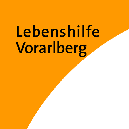 Oranger Hintergrund mit weißer gebogener Kante. Der Text 'Lebenshilfe Vorarlberg' steht in fetter schwarzer Schrift.
