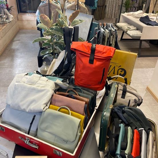 Bild enthält, Baggage, Person, First Aid, Face, Head