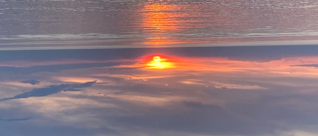 Bild enthält, Nature, Outdoors, Sky, Sunrise, Sunset, Scenery, Sun, Horizon, Sunlight, Cloud