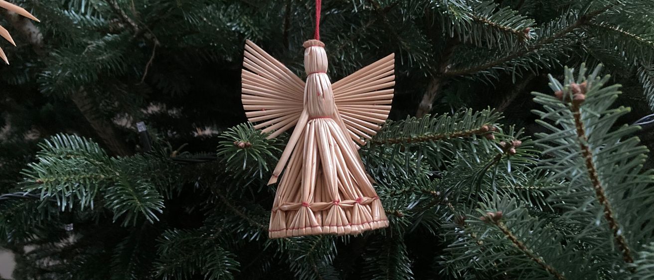 Bild enthält, Christmas, Christmas Decorations, Christmas Tree, Christmas Tree Ornaments, Festival, Plant, Tree