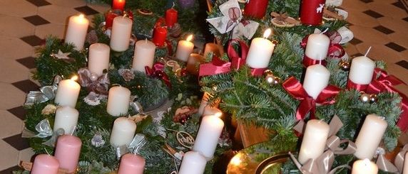 Bild enthält, Candle, Christmas, Christmas Decorations, Festival