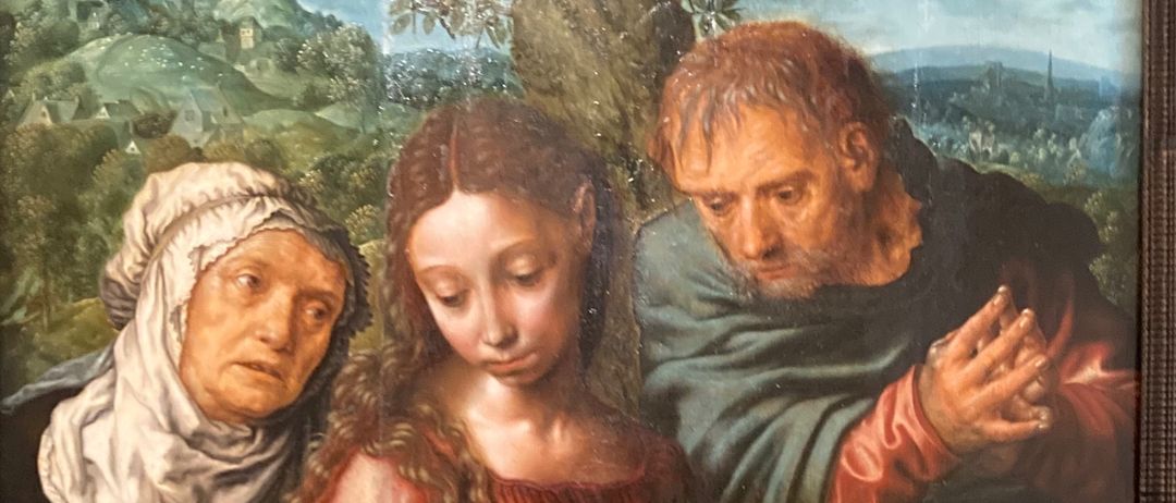 Ein Ölgemälde zeigt eine heilige Familienszene mit Maria, Josef und zwei Kindern. Josef hält einen Apfel, während die Kinder mit einem Banner interagieren. Der Hintergrund zeigt eine Landschaft mit einem Schloss.