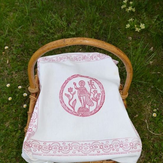 Bild enthält, Bag, Handbag, Furniture, Person, Head, Fun